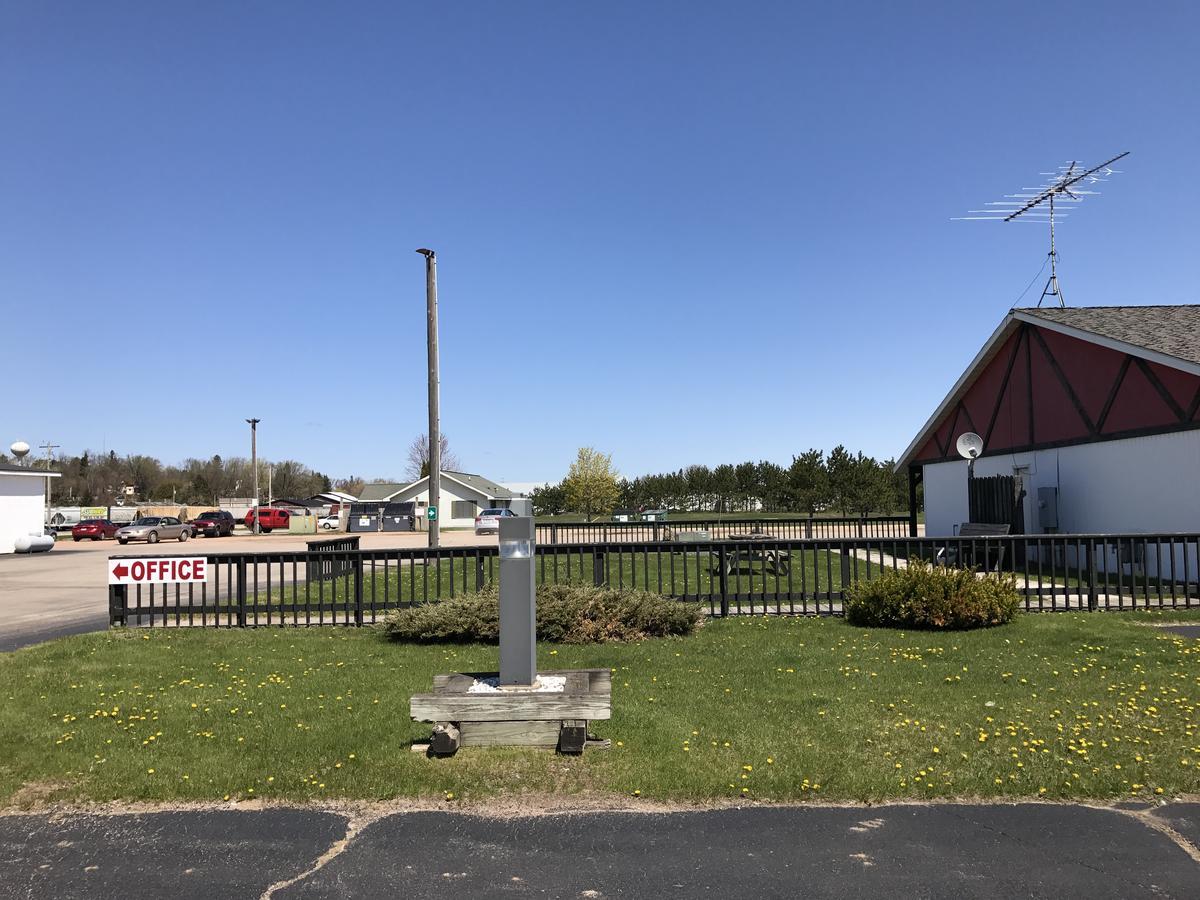 Exxon Quik Stop & Motel Wausaukee Eksteriør billede