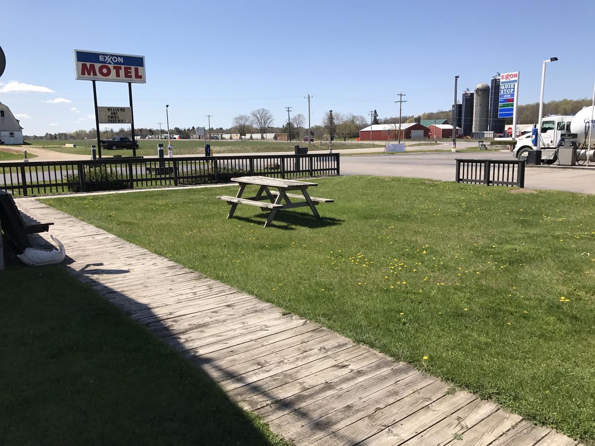Exxon Quik Stop & Motel Wausaukee Eksteriør billede