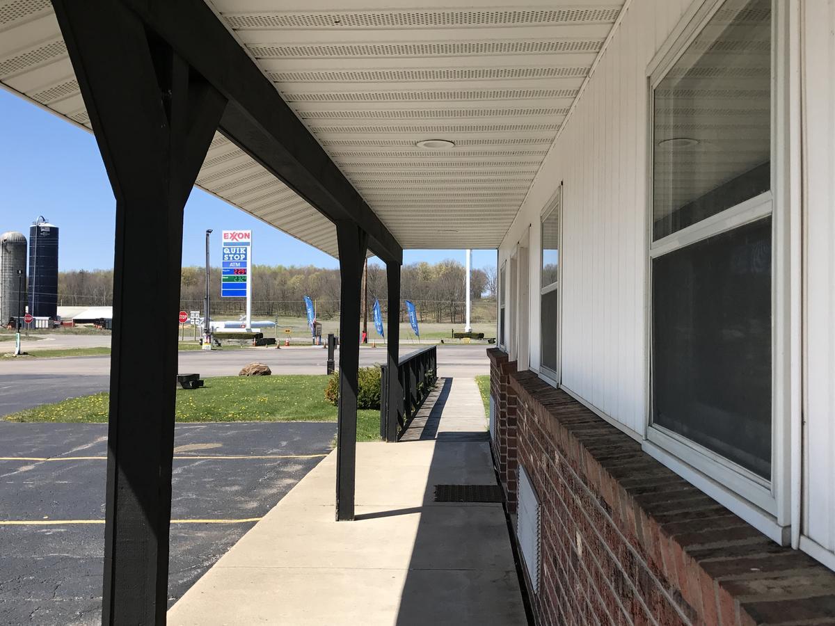Exxon Quik Stop & Motel Wausaukee Eksteriør billede